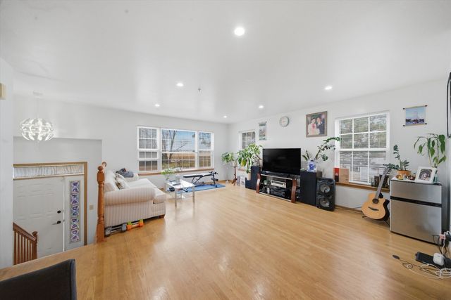 798 River Walk Drive, Wheeling, IL 60090