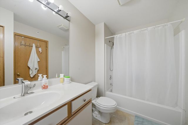 798 River Walk Drive, Wheeling, IL 60090