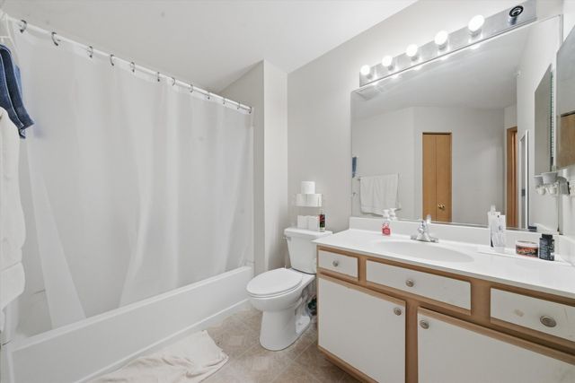 798 River Walk Drive, Wheeling, IL 60090