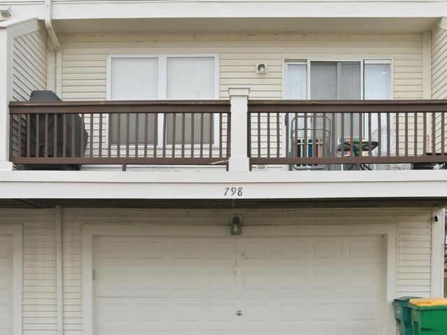 798 River Walk Drive, Wheeling, IL 60090