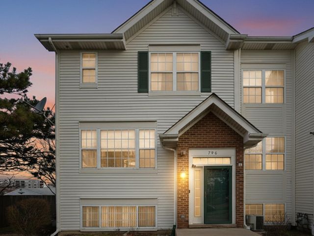 798 River Walk Drive, Wheeling, IL 60090