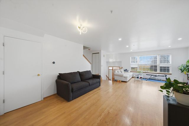 798 River Walk Drive, Wheeling, IL 60090