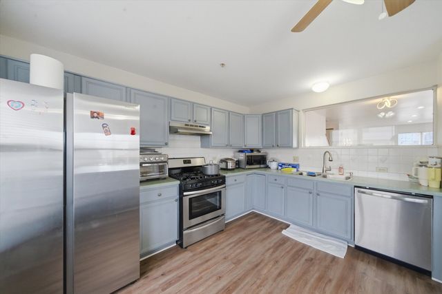 798 River Walk Drive, Wheeling, IL 60090