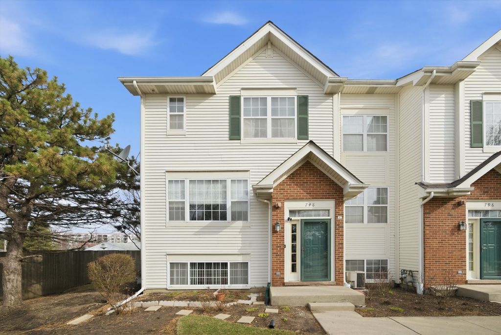 798 River Walk Drive, Wheeling, IL 60090