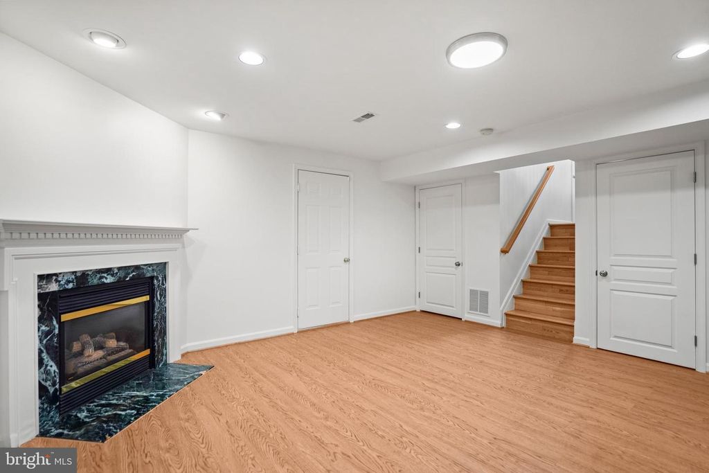 8012 ROLAND CT SW, Elkridge, MD 21075
