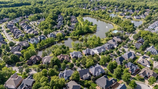 668 Springlake Dr, Franklin, TN 37064