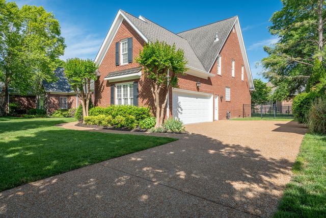 668 Springlake Dr, Franklin, TN 37064