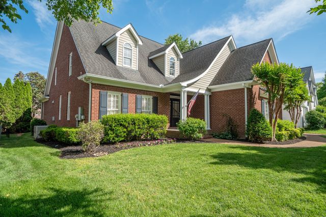 668 Springlake Dr, Franklin, TN 37064