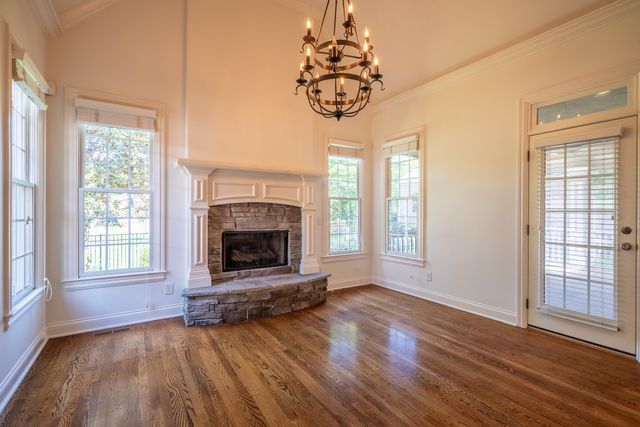 668 Springlake Dr, Franklin, TN 37064