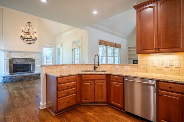 668 Springlake Dr, Franklin, TN 37064
