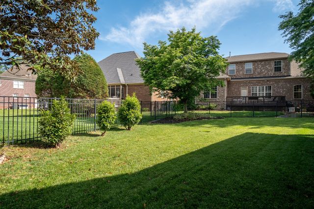668 Springlake Dr, Franklin, TN 37064