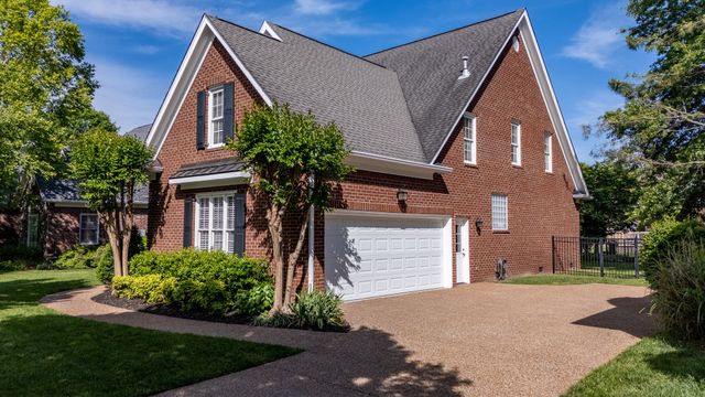 668 Springlake Dr, Franklin, TN 37064