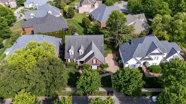 668 Springlake Dr, Franklin, TN 37064