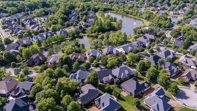 668 Springlake Dr, Franklin, TN 37064