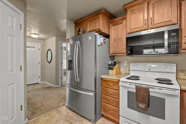 2872 Galaxy Way, Grants Pass, OR 97527
