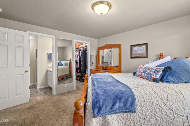 2872 Galaxy Way, Grants Pass, OR 97527