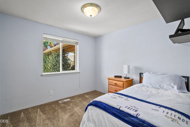 2872 Galaxy Way, Grants Pass, OR 97527