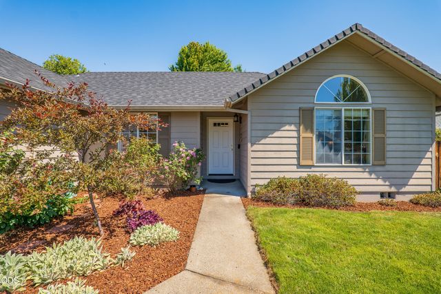 2872 Galaxy Way, Grants Pass, OR 97527