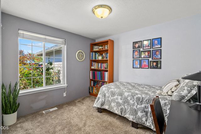 2872 Galaxy Way, Grants Pass, OR 97527