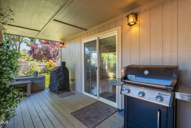 2872 Galaxy Way, Grants Pass, OR 97527
