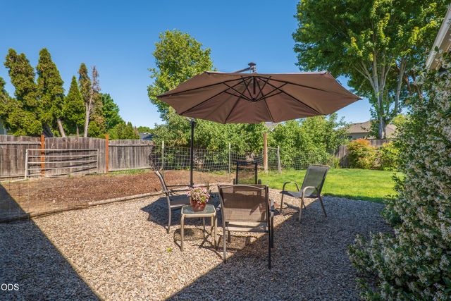 2872 Galaxy Way, Grants Pass, OR 97527