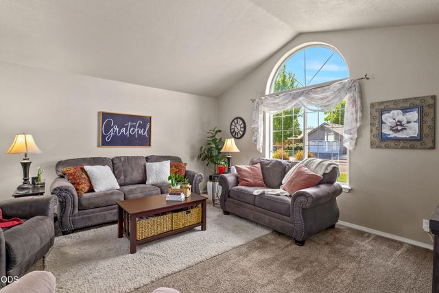 2872 Galaxy Way, Grants Pass, OR 97527