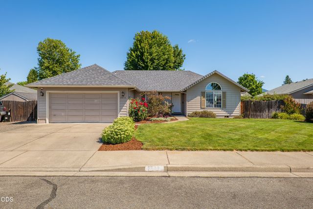 2872 Galaxy Way, Grants Pass, OR 97527