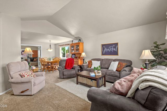 2872 Galaxy Way, Grants Pass, OR 97527