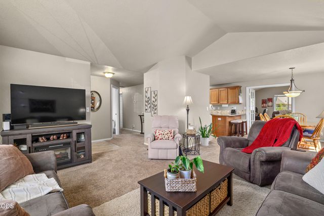 2872 Galaxy Way, Grants Pass, OR 97527