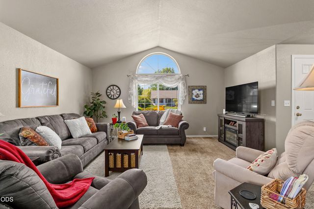 2872 Galaxy Way, Grants Pass, OR 97527