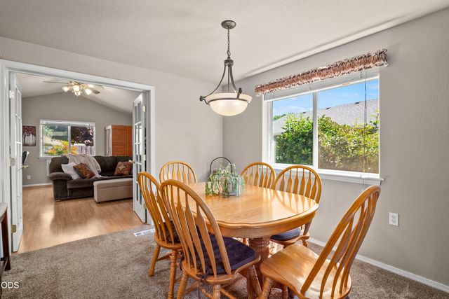 2872 Galaxy Way, Grants Pass, OR 97527