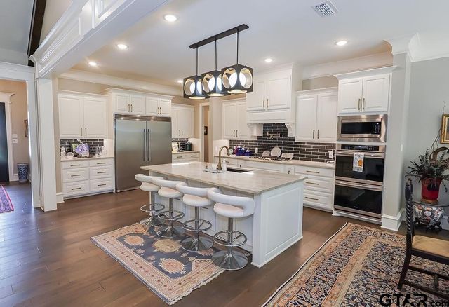 7521 Northlake Dr., Tyler, TX 75703