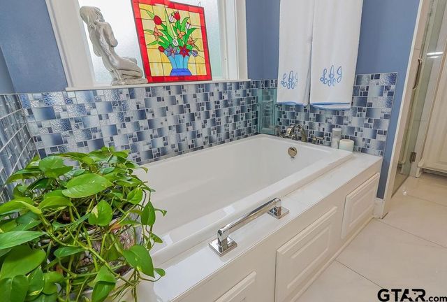 7521 Northlake Dr., Tyler, TX 75703