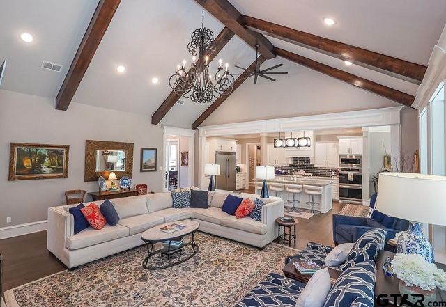 7521 Northlake Dr., Tyler, TX 75703