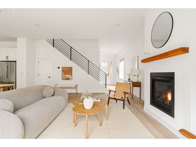 2744 DAHLIA Dr, West Linn, OR 97068