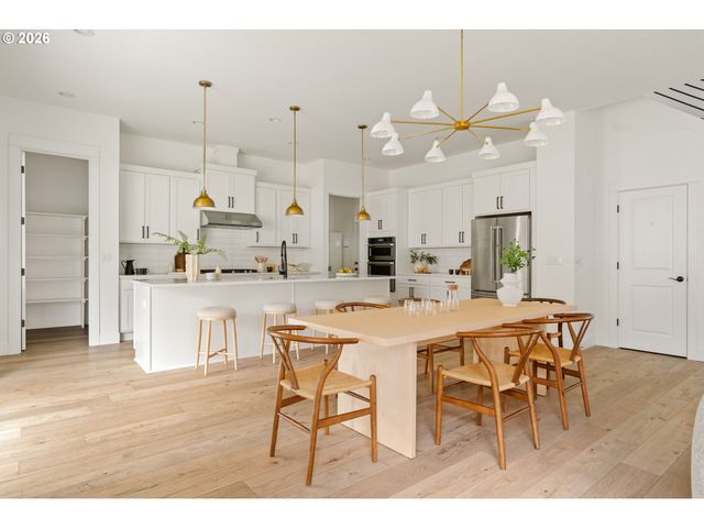 2744 DAHLIA Dr, West Linn, OR 97068