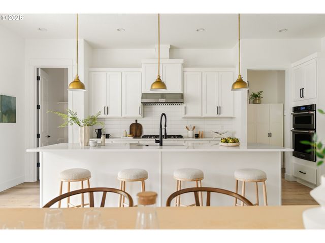 2744 DAHLIA Dr, West Linn, OR 97068