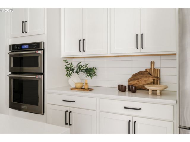 2744 DAHLIA Dr, West Linn, OR 97068