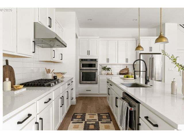 2744 DAHLIA Dr, West Linn, OR 97068