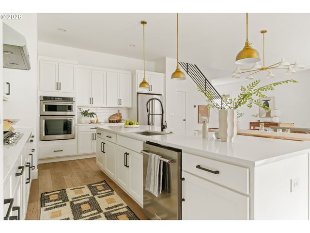 2744 DAHLIA Dr, West Linn, OR 97068