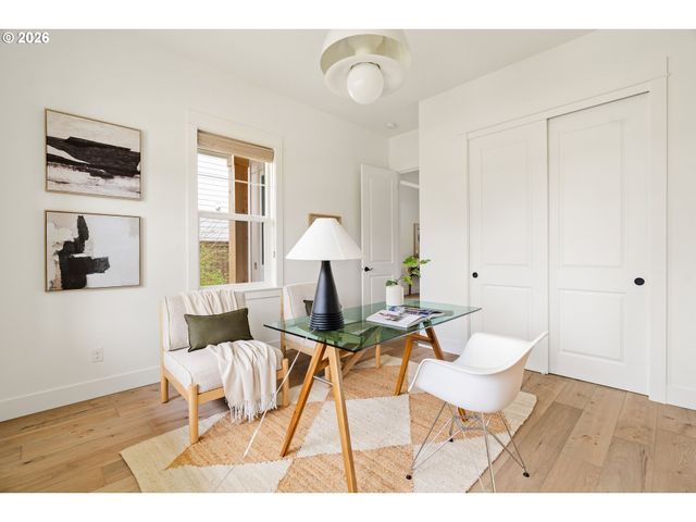 2744 DAHLIA Dr, West Linn, OR 97068