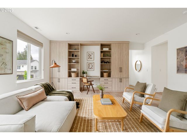 2744 DAHLIA Dr, West Linn, OR 97068