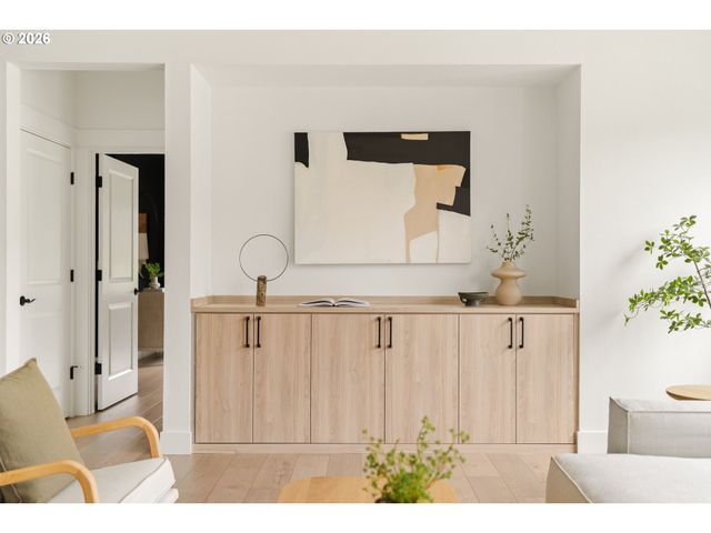 2744 DAHLIA Dr, West Linn, OR 97068