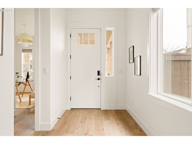 2744 DAHLIA Dr, West Linn, OR 97068