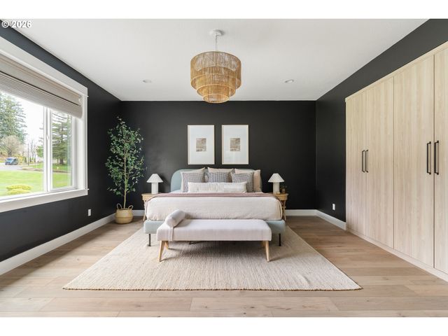 2744 DAHLIA Dr, West Linn, OR 97068