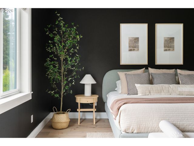 2744 DAHLIA Dr, West Linn, OR 97068