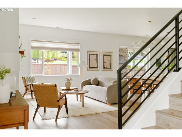 2744 DAHLIA Dr, West Linn, OR 97068