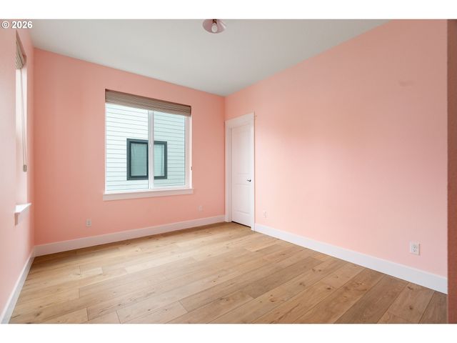 2744 DAHLIA Dr, West Linn, OR 97068