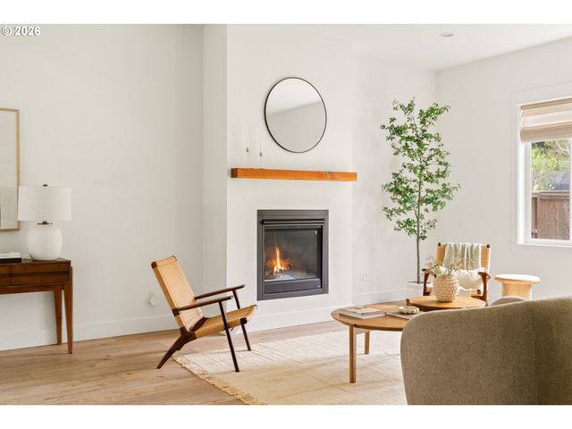 2744 DAHLIA Dr, West Linn, OR 97068