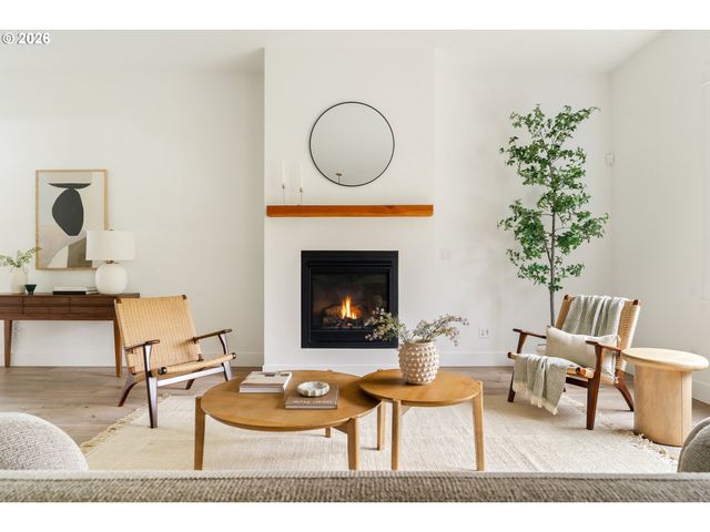 2744 DAHLIA Dr, West Linn, OR 97068